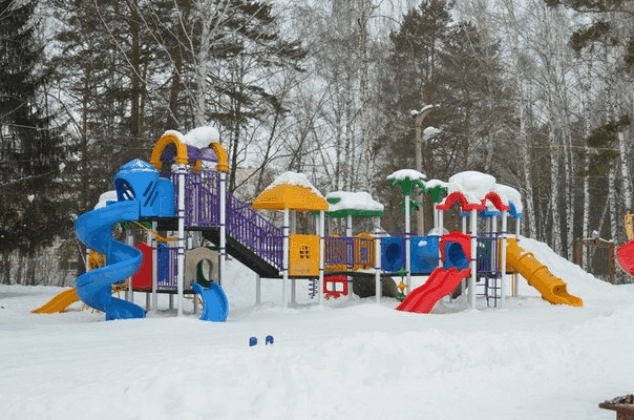 Лесная сказка детский. Лесная сказка Академгородок. Каток Лесная сказка Золотодолинская. Детская площадка Золотодолинская. Детские площадки Академгородок Новосибирск.